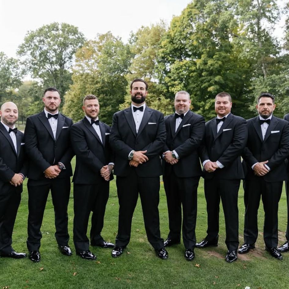 In 2026, couples are paying closer attention to how the entire wedding party looks together in photos. Coordinated styling is becoming more intentional, especially with